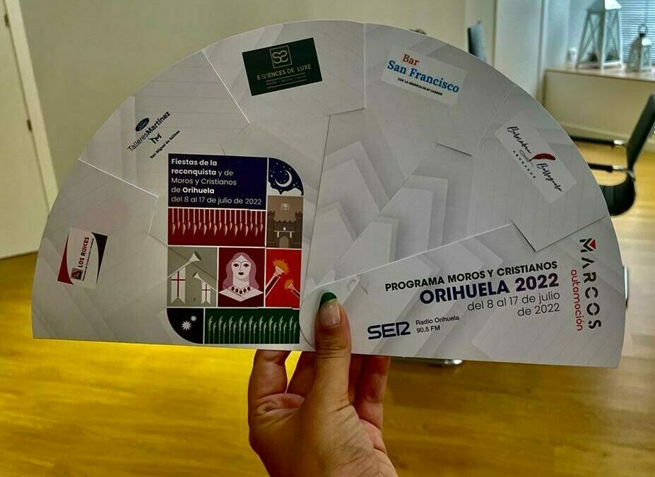 Regalamos abanicos con el Programa de Moros y Cristianos Orihuela 2022. Contacta con nosotros para conseguir el tuyo!!!